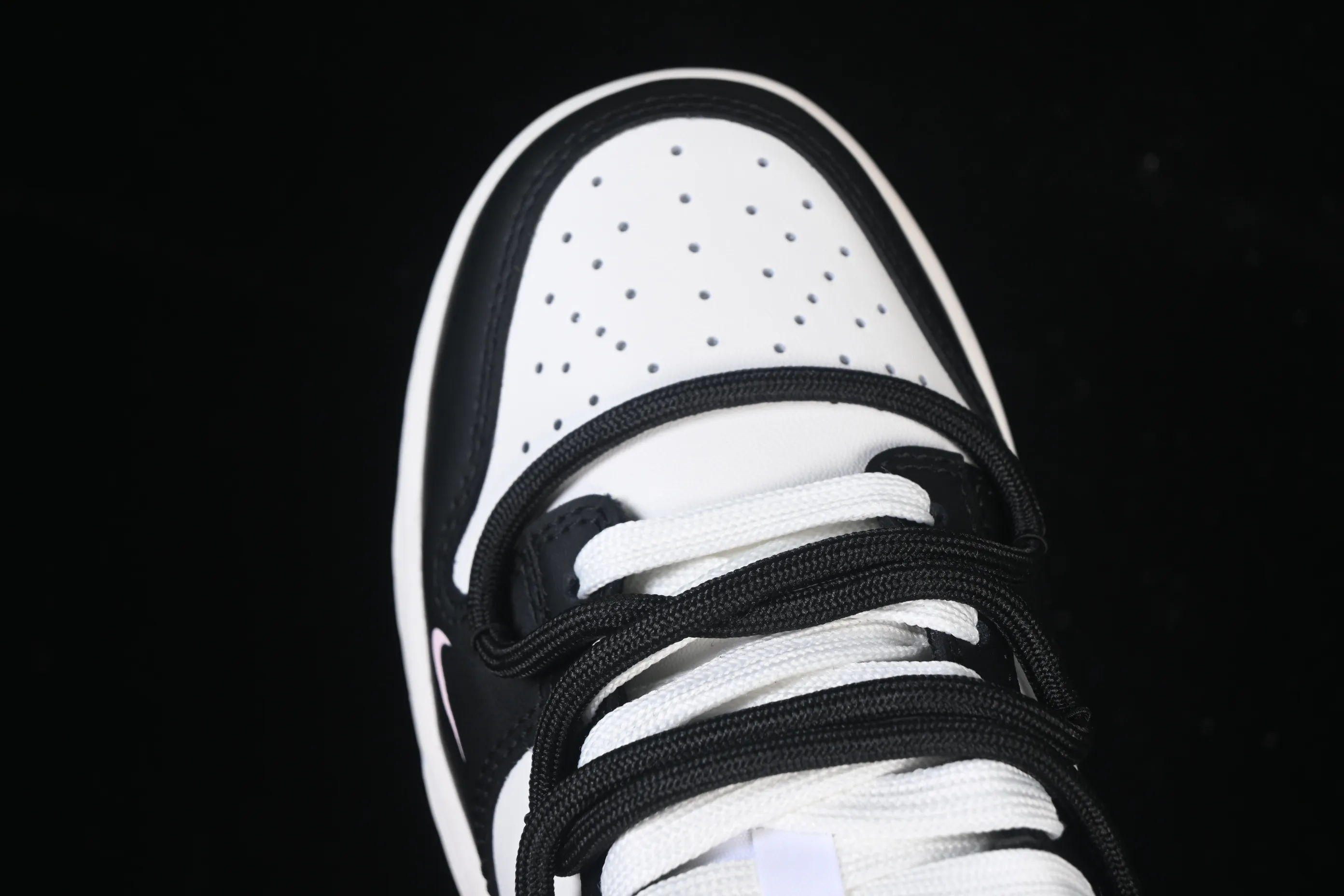 All Categories Nk SB Dunk Series Nk SB Dunk Low High-end Customized Low-top Shoes Nike SB Dunk Low "Just Do it" Valentine's Day Strap Anniversary High-end Customized Low-top Casual Shoes BP0510-050